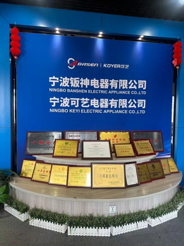 A Ningbo Keyi problémamegbeszélésen keresztül erősíti a digitális külkereskedelem versenyképességét